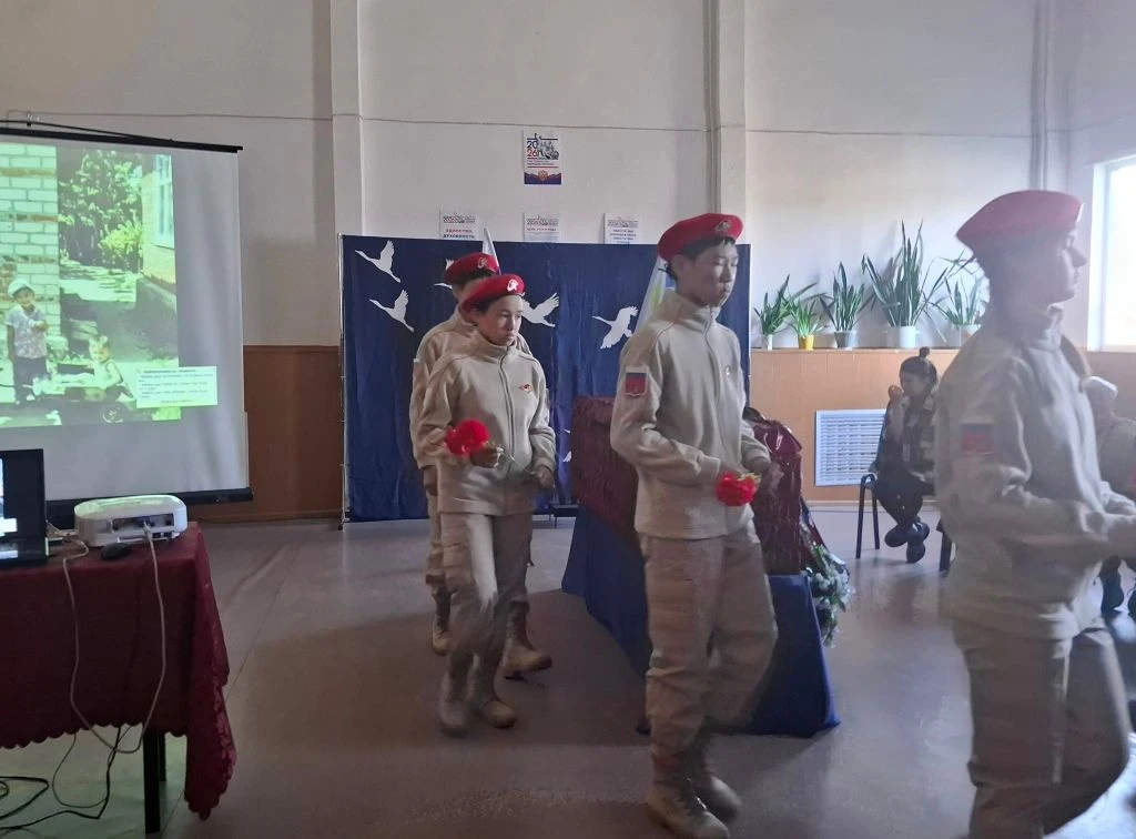 6 июня в сельском Доме культуры с. Анюйск состоялась траурная церемония прощания с серж...