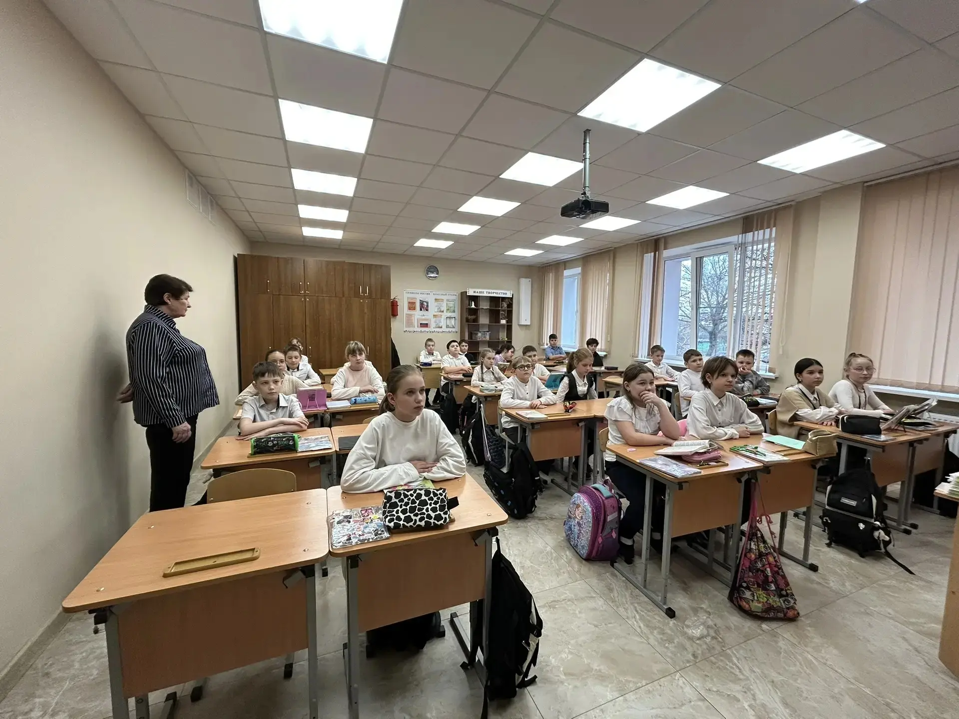 📢 Вчера в нашей школе прошла увлекательная лекция на тему «Пешеход», которую провел инспектор ДПС вз
