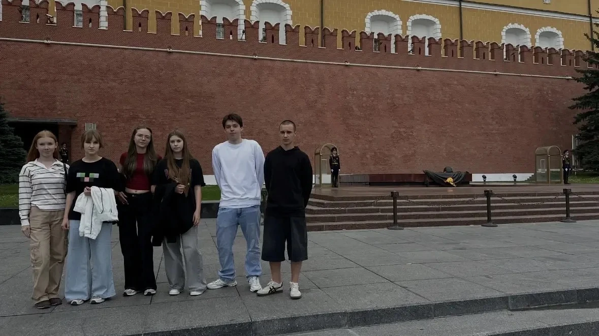 «Бордовый элемент» на финишной прямой!

Команда нашей школы: Наянов Максим, Щетинина Дарья, Кирсанов