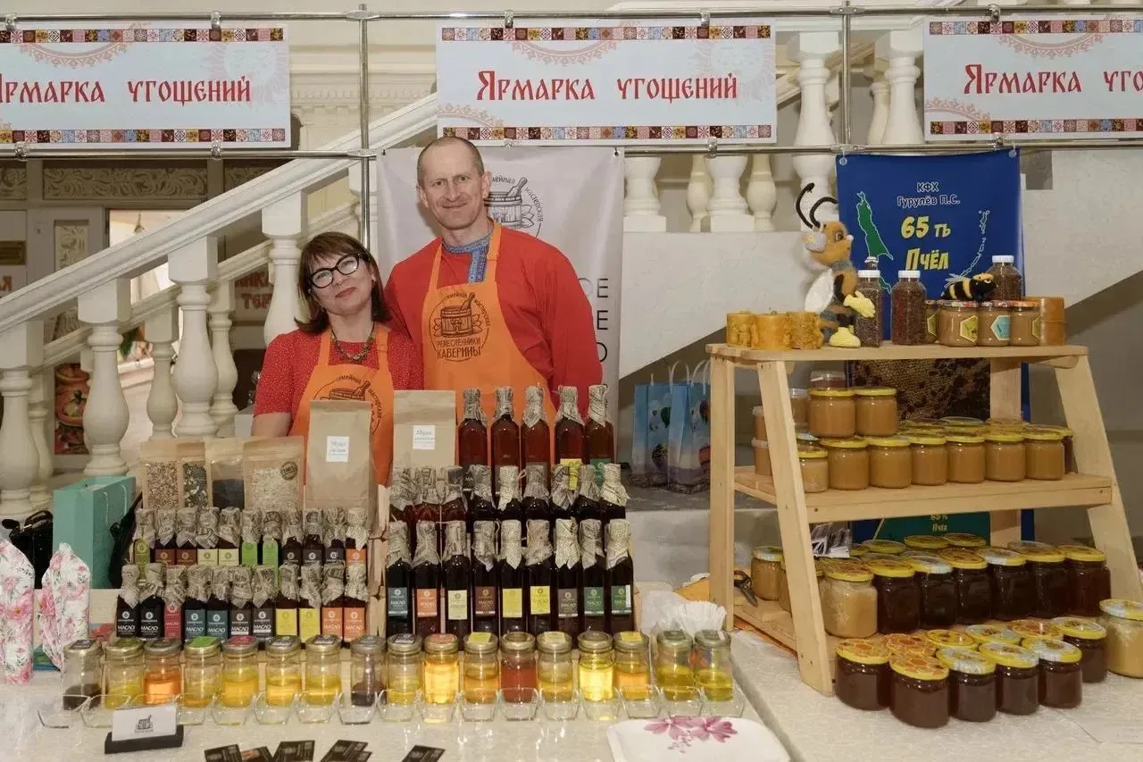 Сахалинские предприниматели представили продукцию на выставке-ярмарке «Народы России»

📍В Южно-Саха