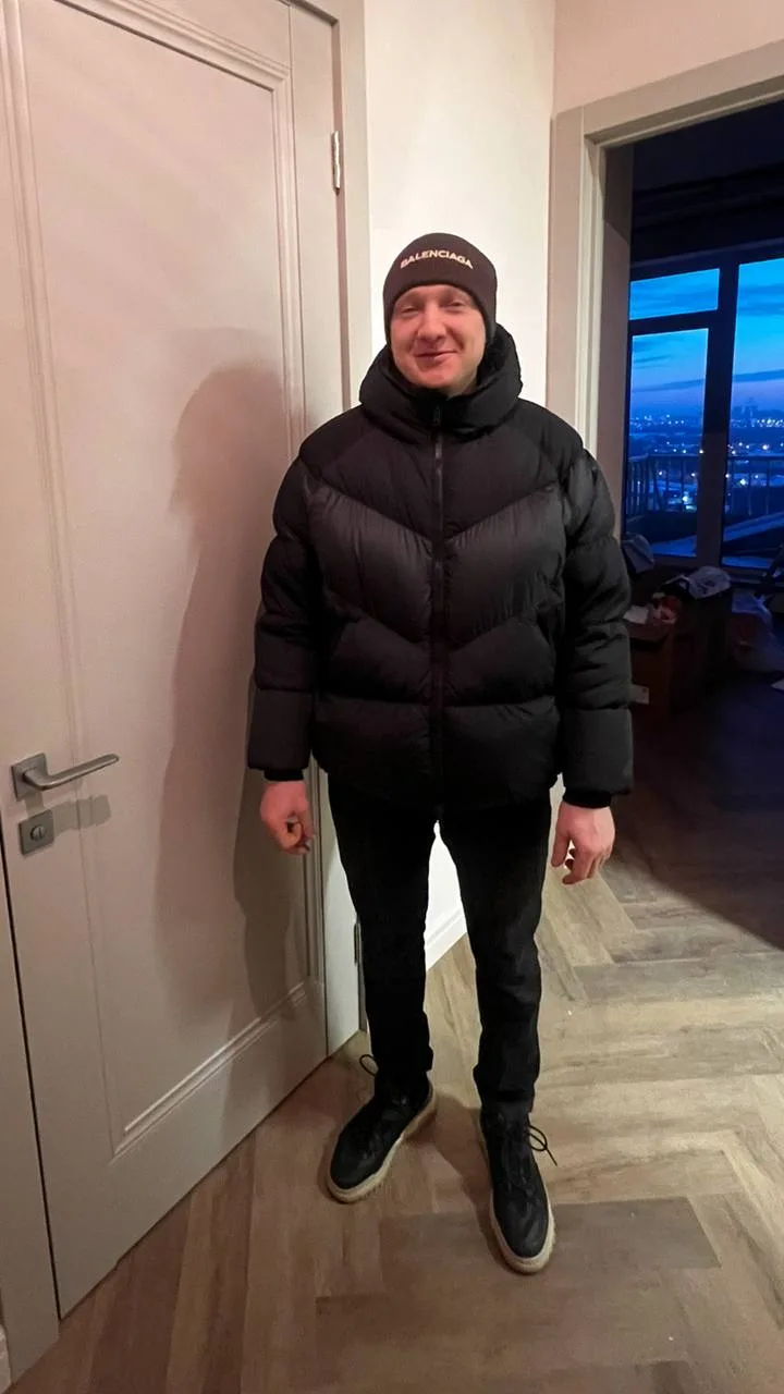 😎Слава (другой фотки не нашел), наш гений админ.