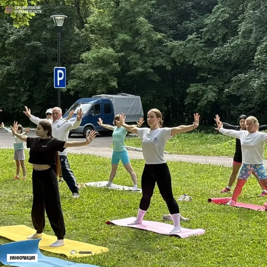 🌳🏛️ «Час здоровья» собрал сотни брянцев на Кургане
 
В минувшие выходные в Центральном парке культ