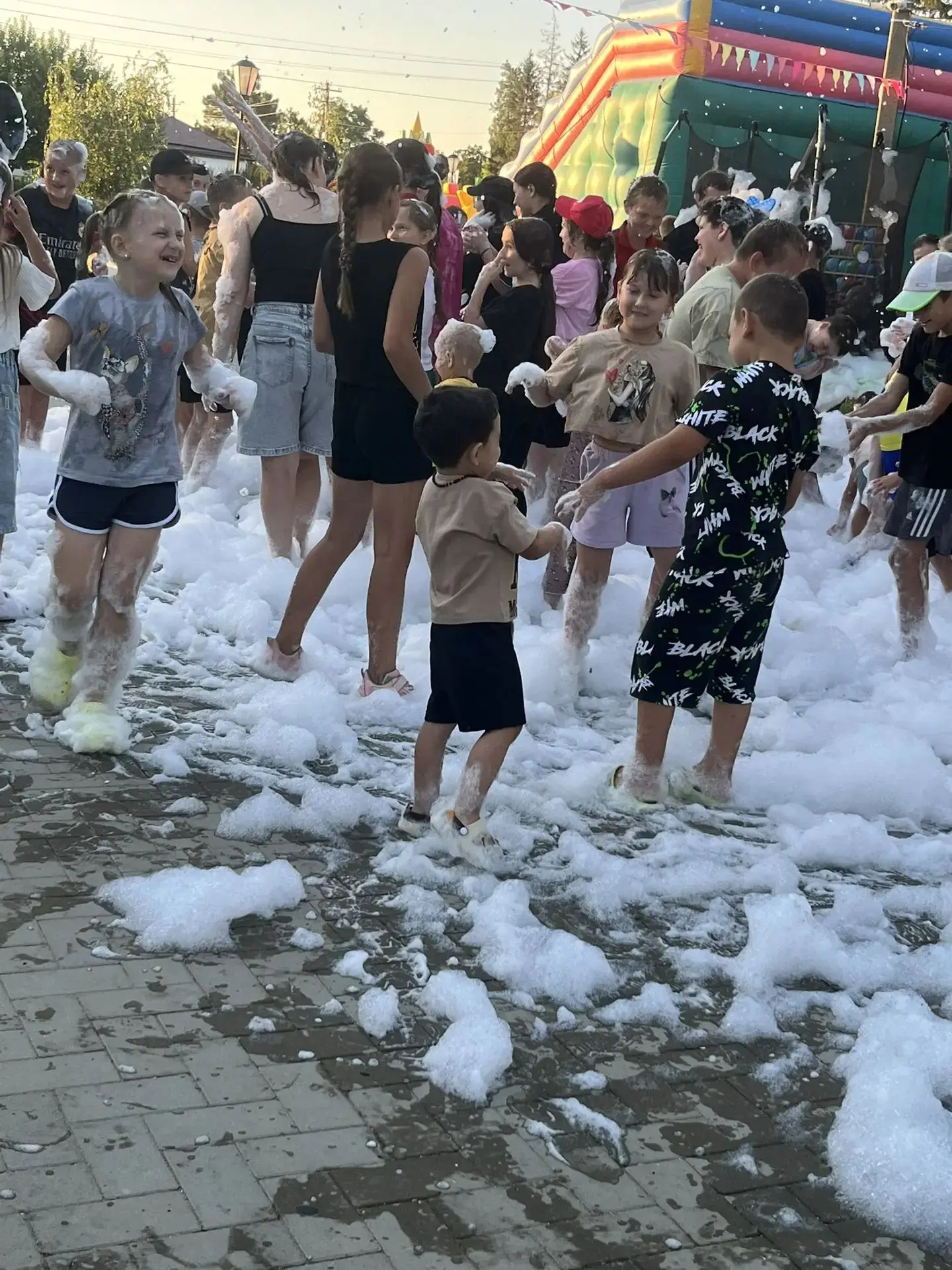 ПЕННЫЙ ПРАЗДНИК ДЛЯ ДЕТЕЙ! 🥳

На вечерней площадке "Непоседы" прошла настоящая пенная вечеринка!
Вс