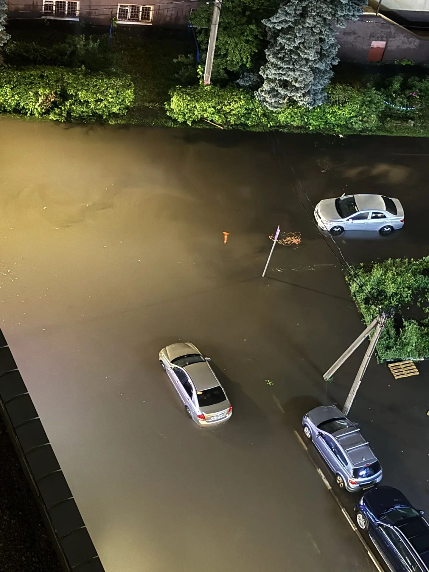 Фабричка под водой
Анон..