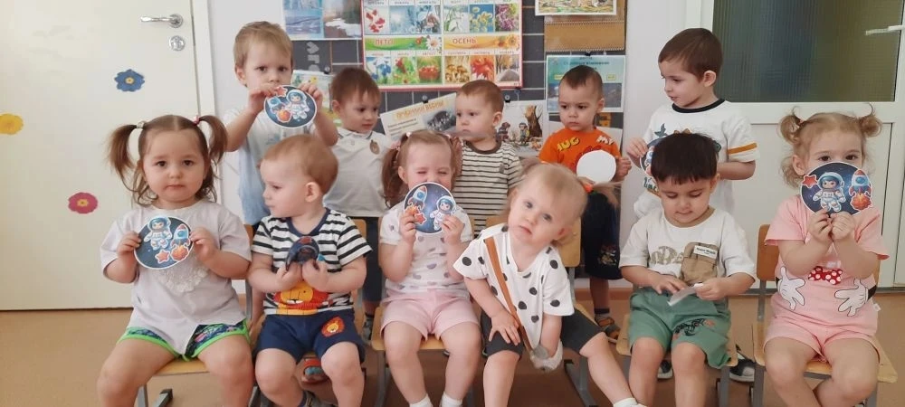 В группе «Бабочки» 🦋 прошел увлекательный мастер-класс, посвященный 65-летию Дня космо...
