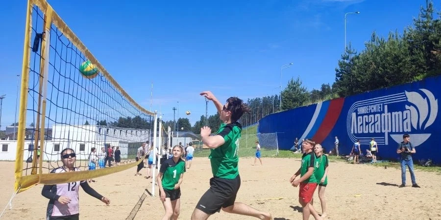 Региональный фестиваль «Спортивное лето 2026»: опыт, жара и волейбол.
11 июня на базе Кавголовского 