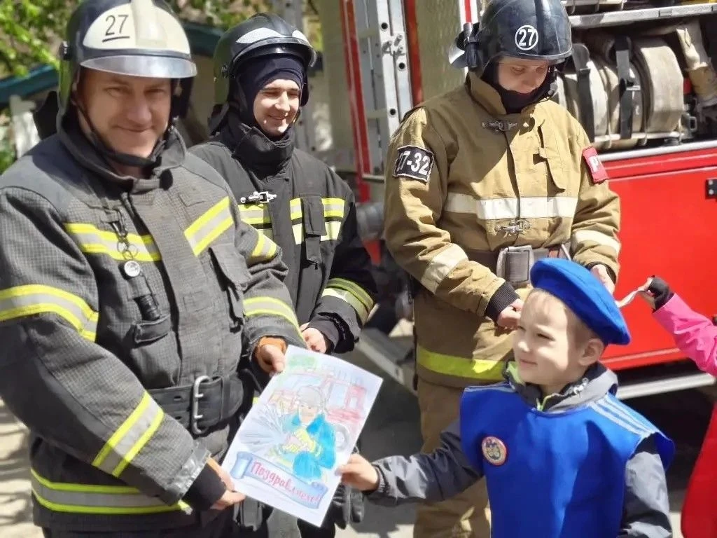 🚒 В преддверии Дня пожарной охраны России команда ЮПИД «Стоп» детского сада №31 совместно с руководи