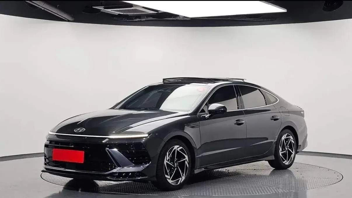 Hyundai Sonata The Edge (DN8) 2.0 Exclusive 2023 года
Пробег: 41 385 км
Двигатель: 2.0 бензин
Привод
