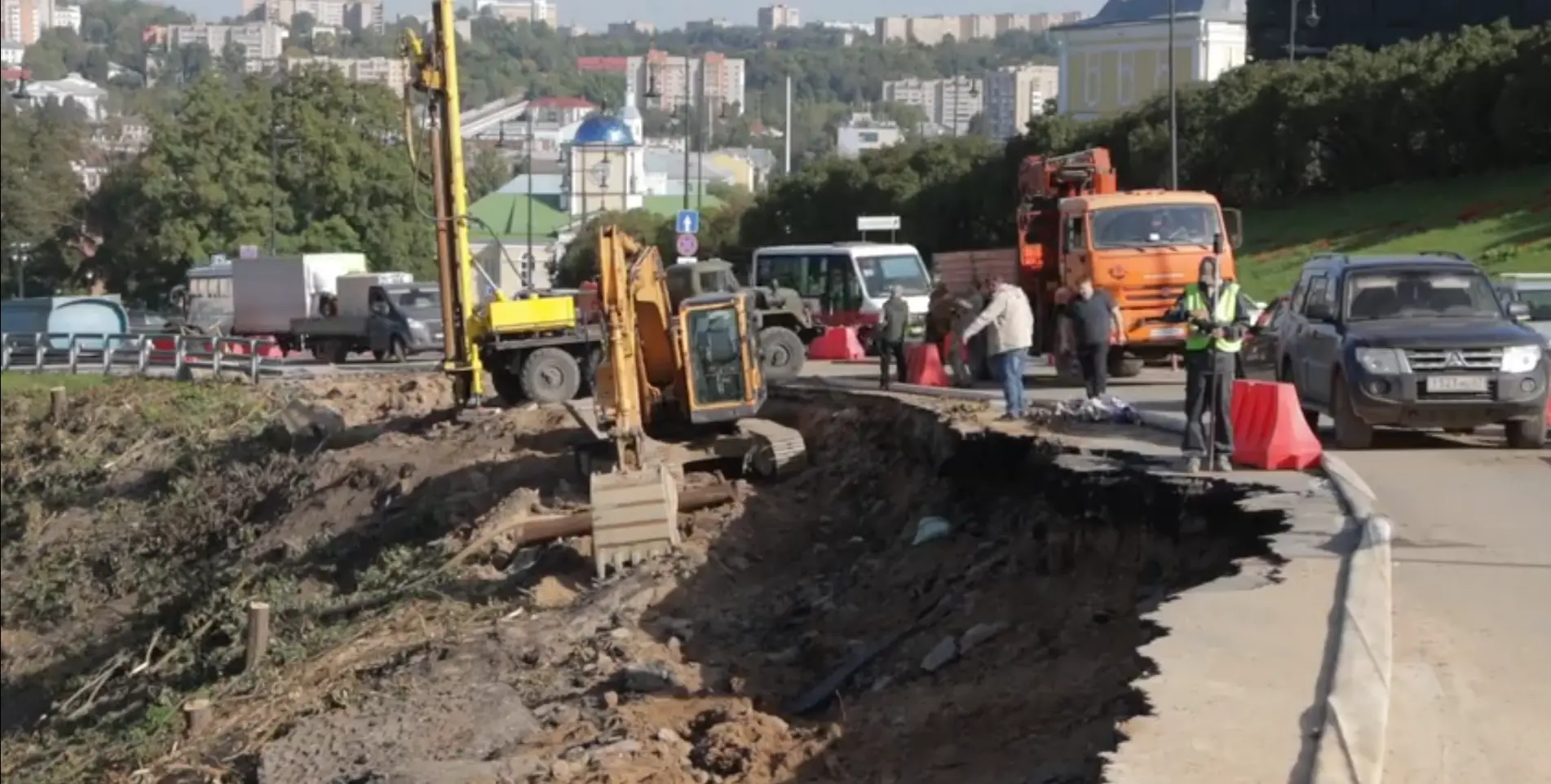 В Смоленске установят 80 свай для укрепления склона на Большой Советской