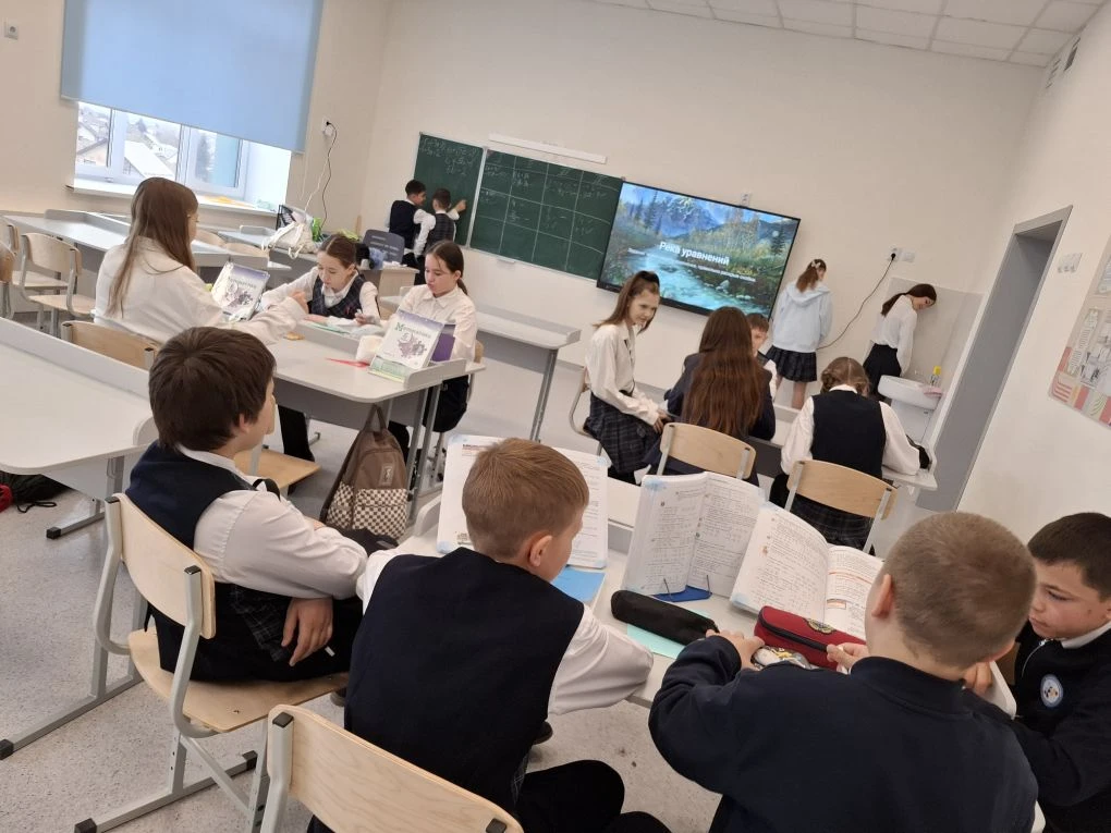 📣 Путешествие в Циферград📣 Сегодня на уроке математики ученики 6 «А» и 6 «Б» классов отправились в у