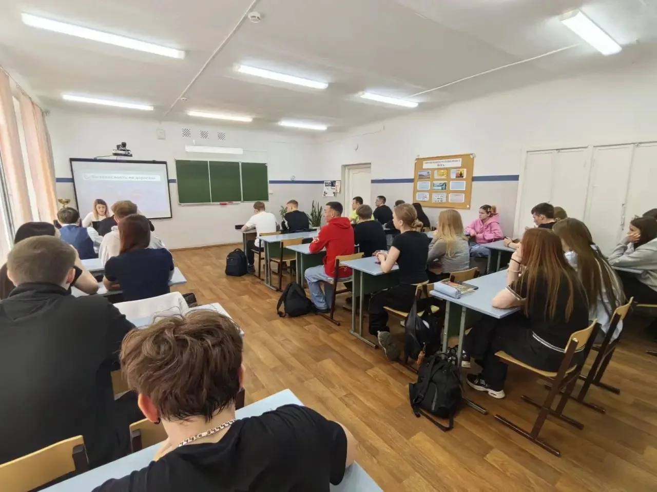 ДЛЯ СТУДЕНТОВ КОЛЛЕДЖА ПРОВЕЛИ ИНТЕРАКТИВНОЕ ЗАНЯТИЕ ПО ПРАВИЛАМ ДОРОЖНОГО ДВИЖЕНИЯ