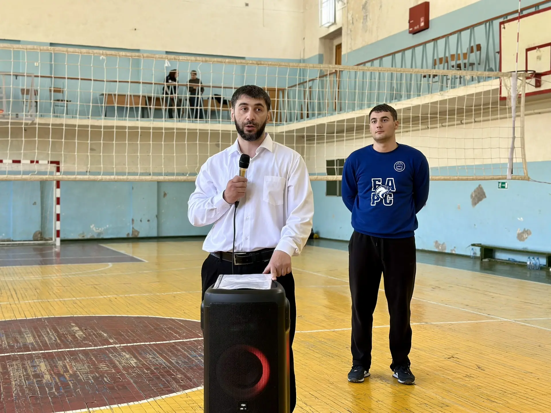 В эти минуты в спортивном зале КЧГУ проходит Молодежная волейбольная Лига   Участников спортивного м