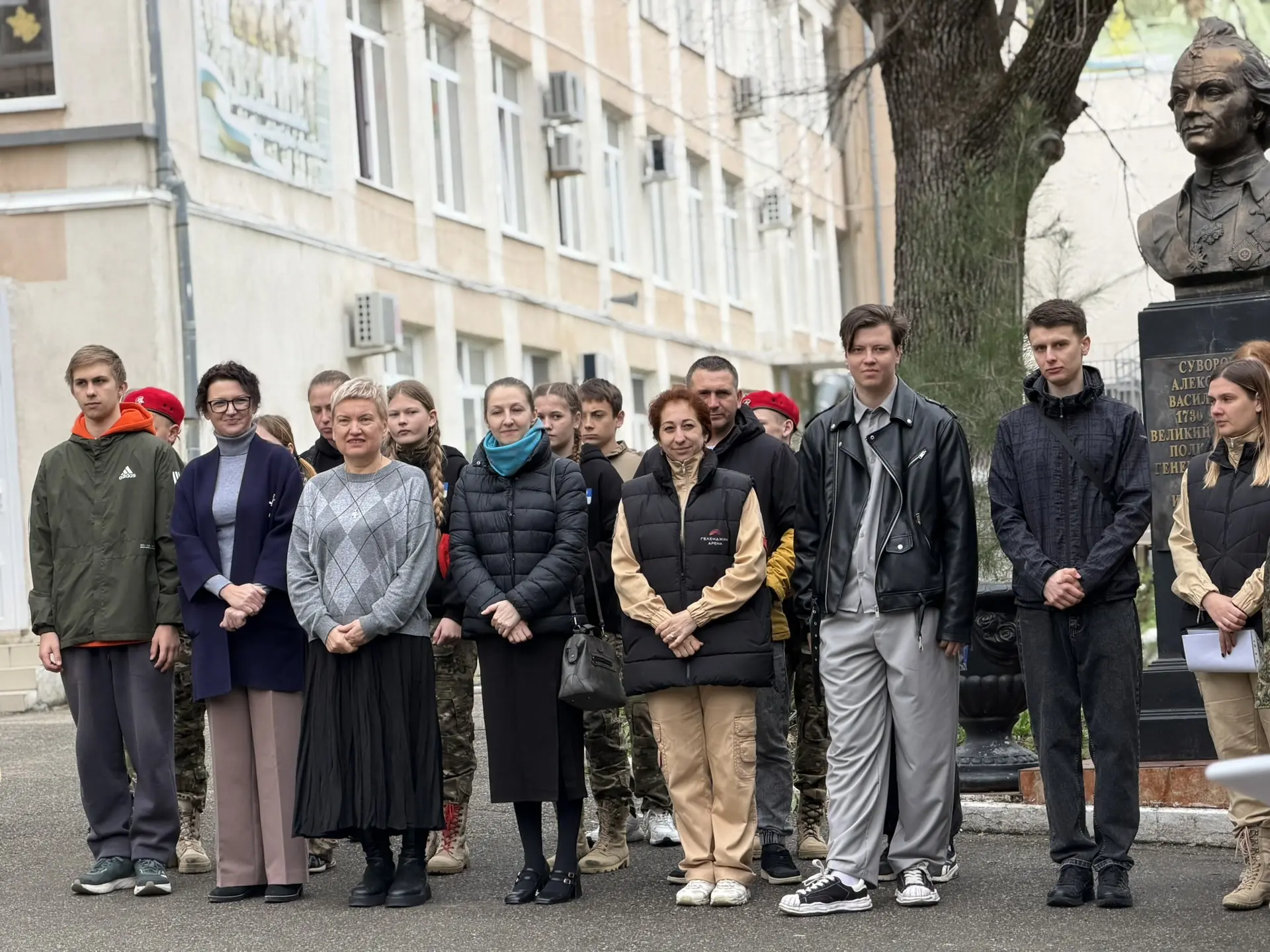 Вчера на базе МБОУ СОШ №4 имени А.В. Суворова состоялись городские военно-спортивные соревнования «О