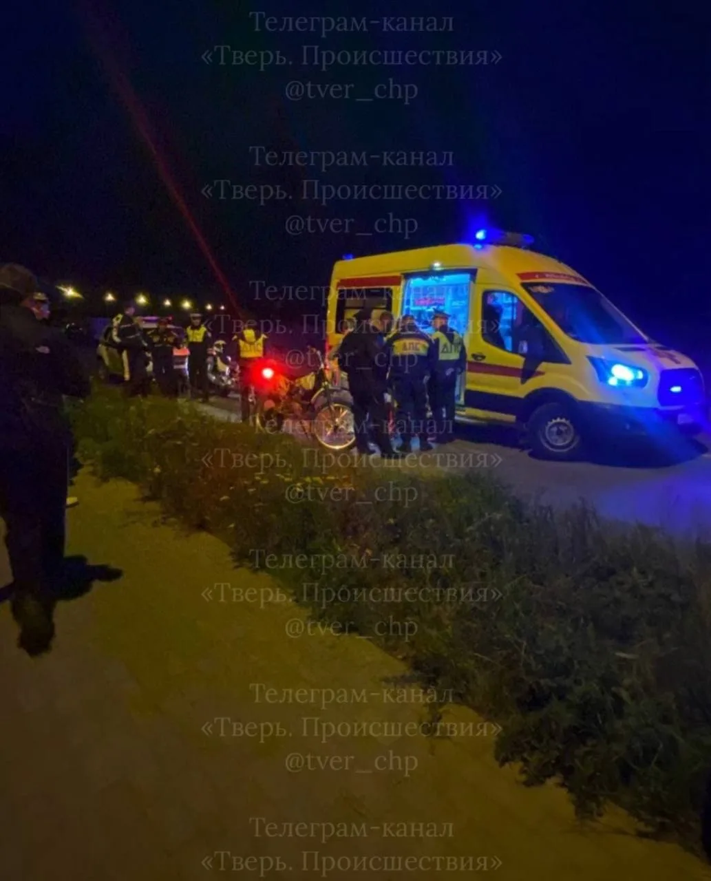 ❗В центре Твери толпа подростков на питбайках спровоцировала погоню с участием экипажа ДПС