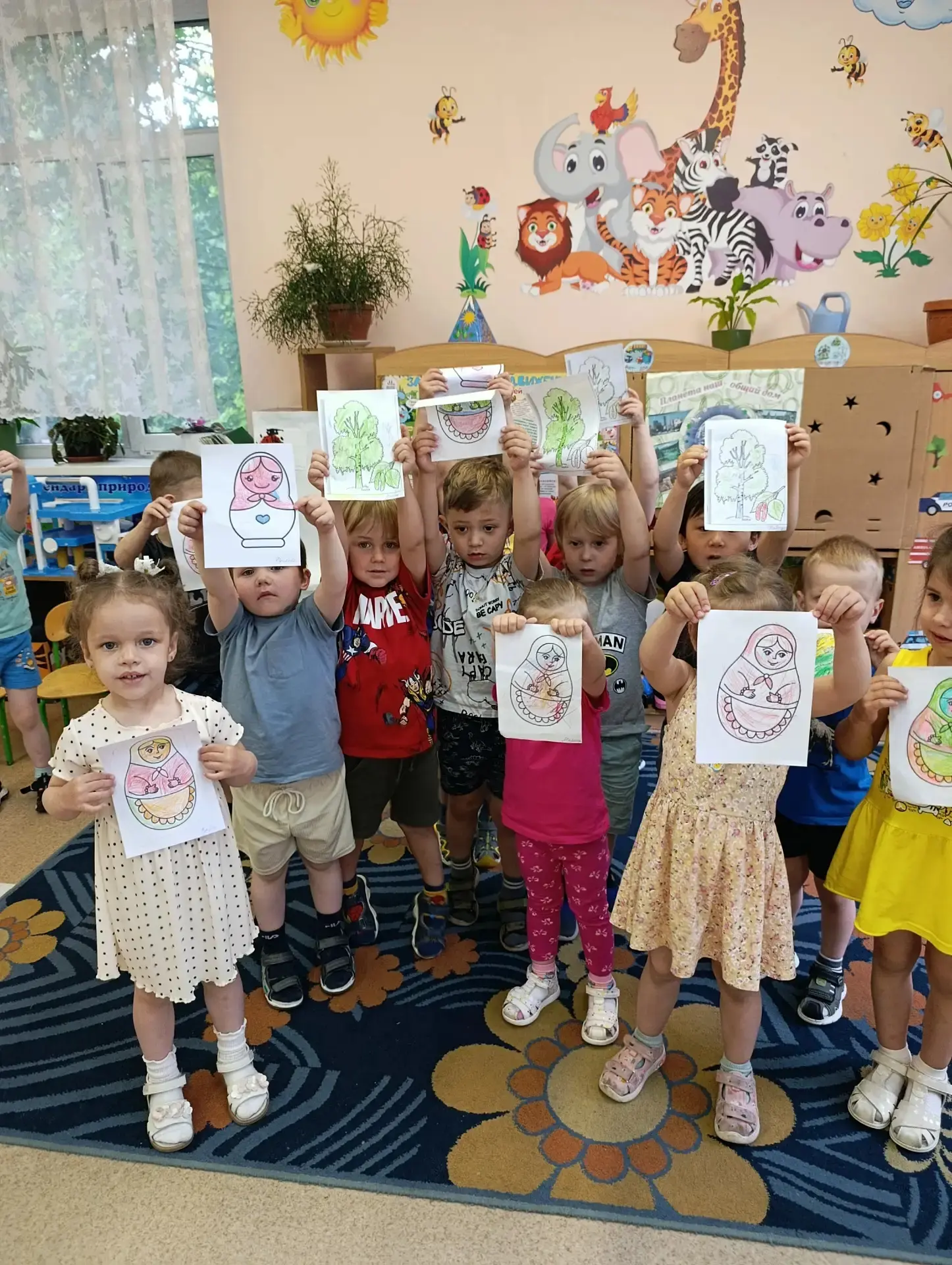 💮🇷🇺💮🇷🇺💮🇷🇺💮🇷🇺💮🇷🇺💮 
🌼 Накануне Дня России педагоги младших групп Екатерина Евгеньевна