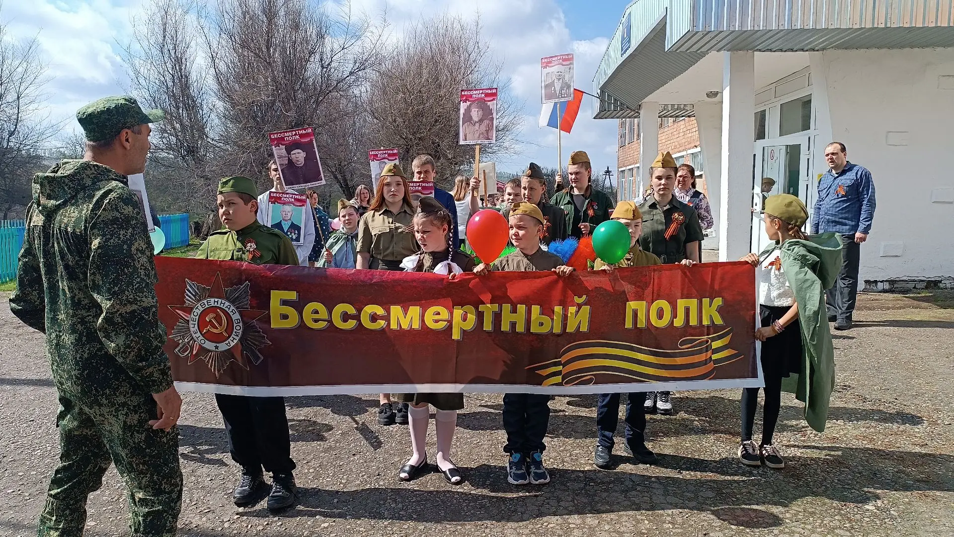 9 мая - священная дата. объединяющая поколения гордостью за подвиг предков. Учащиеся МК...