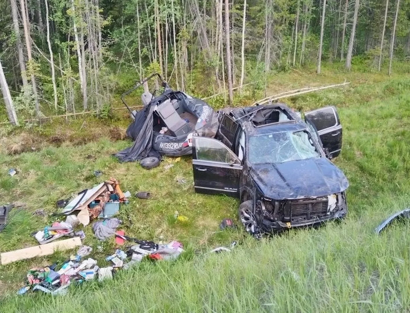 За выходные 😉

На дорогах Мурманской области наступило лето. Всё 4 автомобиля были единственными уч