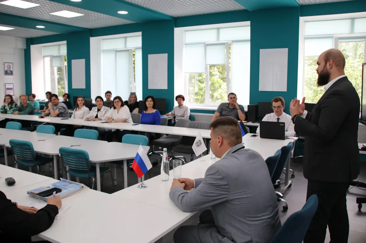 🇷🇺 В ДонНУЭТ имени Михаила Туган-Барановского прошла важная встреча  В ДонНУЭТ состоялась встреча с 