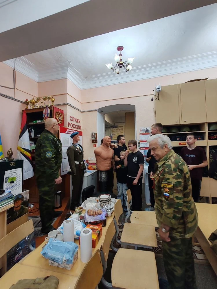 Прошёл второй день учебных сборов для обучающихся 8 класса на базе ВПК "РАТНИК" десантн...