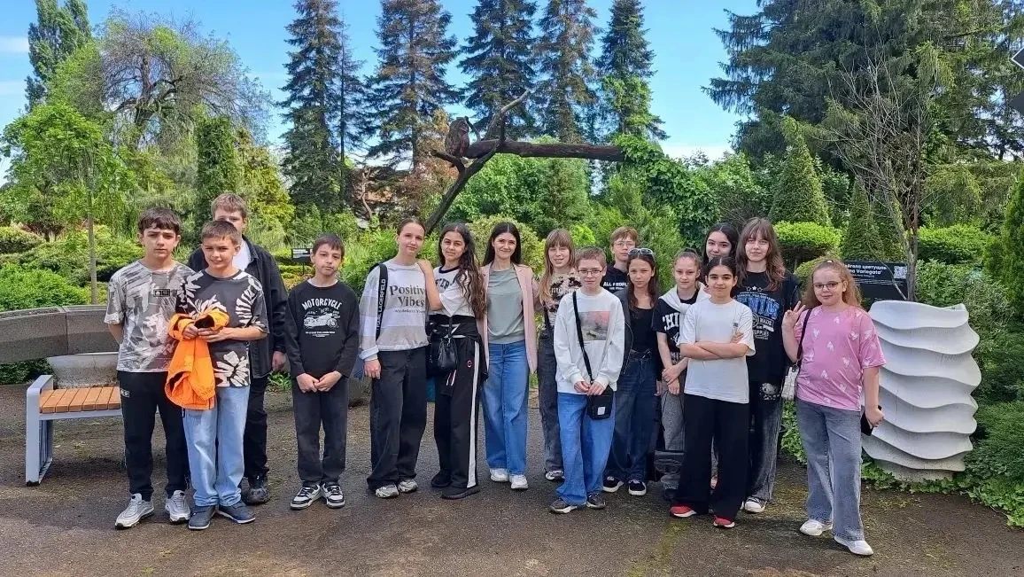 🌳 Экскурсия 5 «А» класса в совхоз декоративных культур им. Плохова  Сегодня 5 «А» класс посетил совх