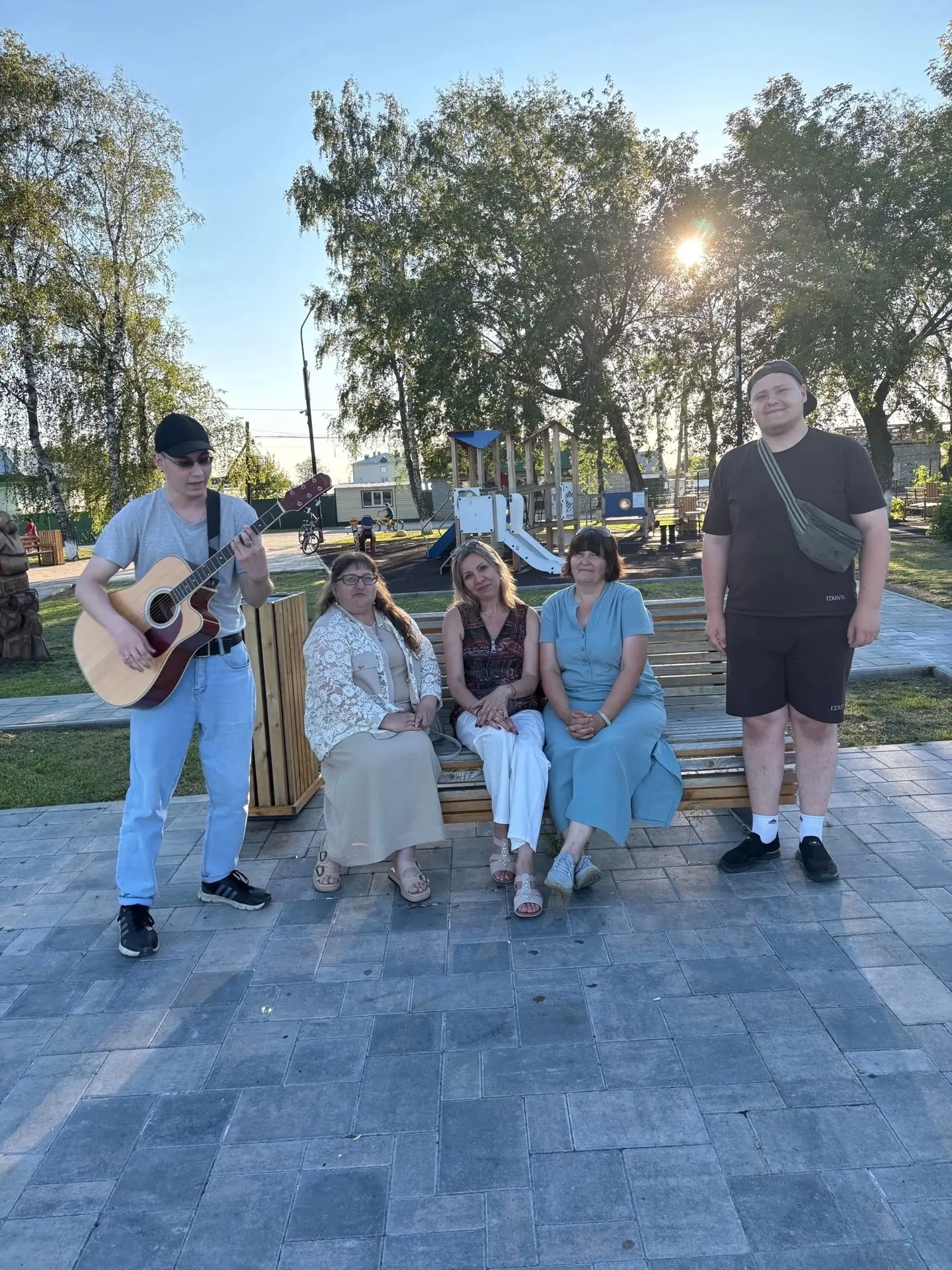 🎶 Лето, солнце, музыка! 🎸

Идеальная атмосфера для прекрасного вечера в парке культуры и отдыха им
