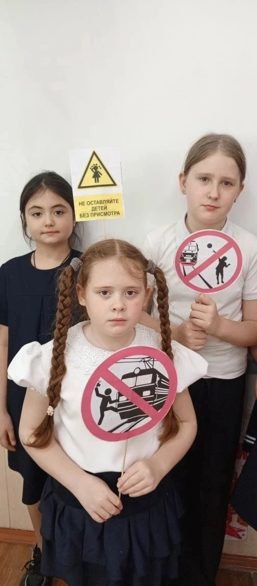 ⚠️ Железная дорога — зона повышенной опасности!   Железная дорога — не место для игр и беспечности. 