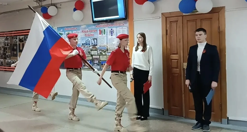 ТОРЖЕСТВЕННАЯ ЛИНЕЙКА 🇷🇺  Сегодняшняя линейка была ознаменована передачей Знамени Победы знаменной г
