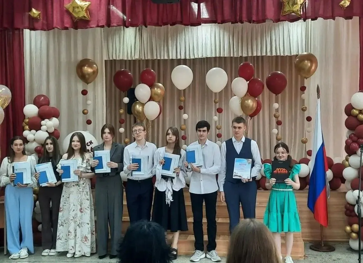 ✨ ШКОЛЬНЫЕ СОБЫТИЯ ✨
🎉 Сегодня в нашей школе прошли торжественные церемонии выдачи аттестатов в 9-х