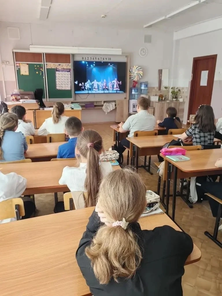 Сегодня,  в преддверии Дня  малочисленных коренных народов России в МБОУ «СОШ №106»  для учащихся 1-