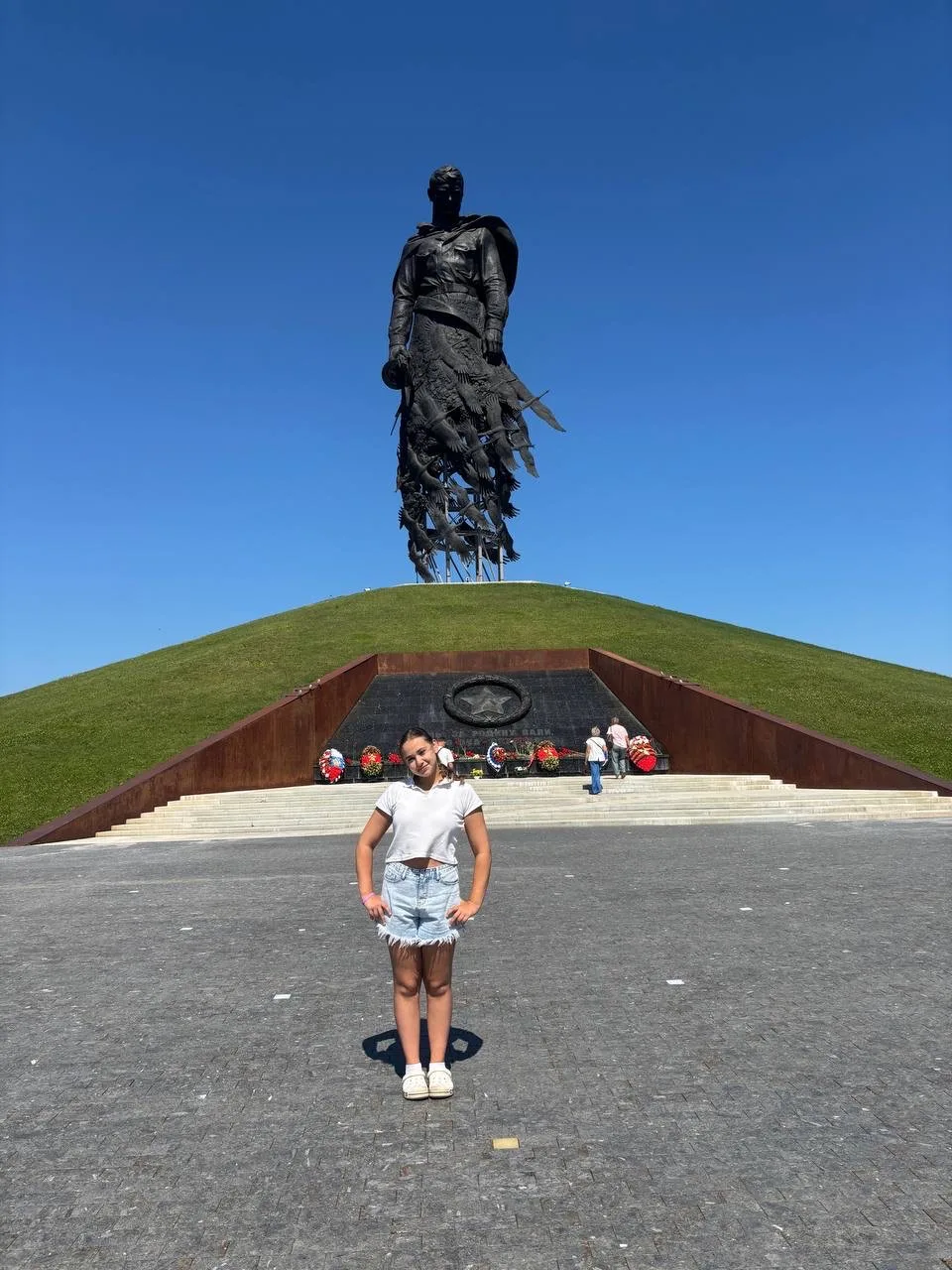 В дни летних каникул  Виктория М, ученица 8 «А» класса посетила  Ржевский мемориал Советскому солдат