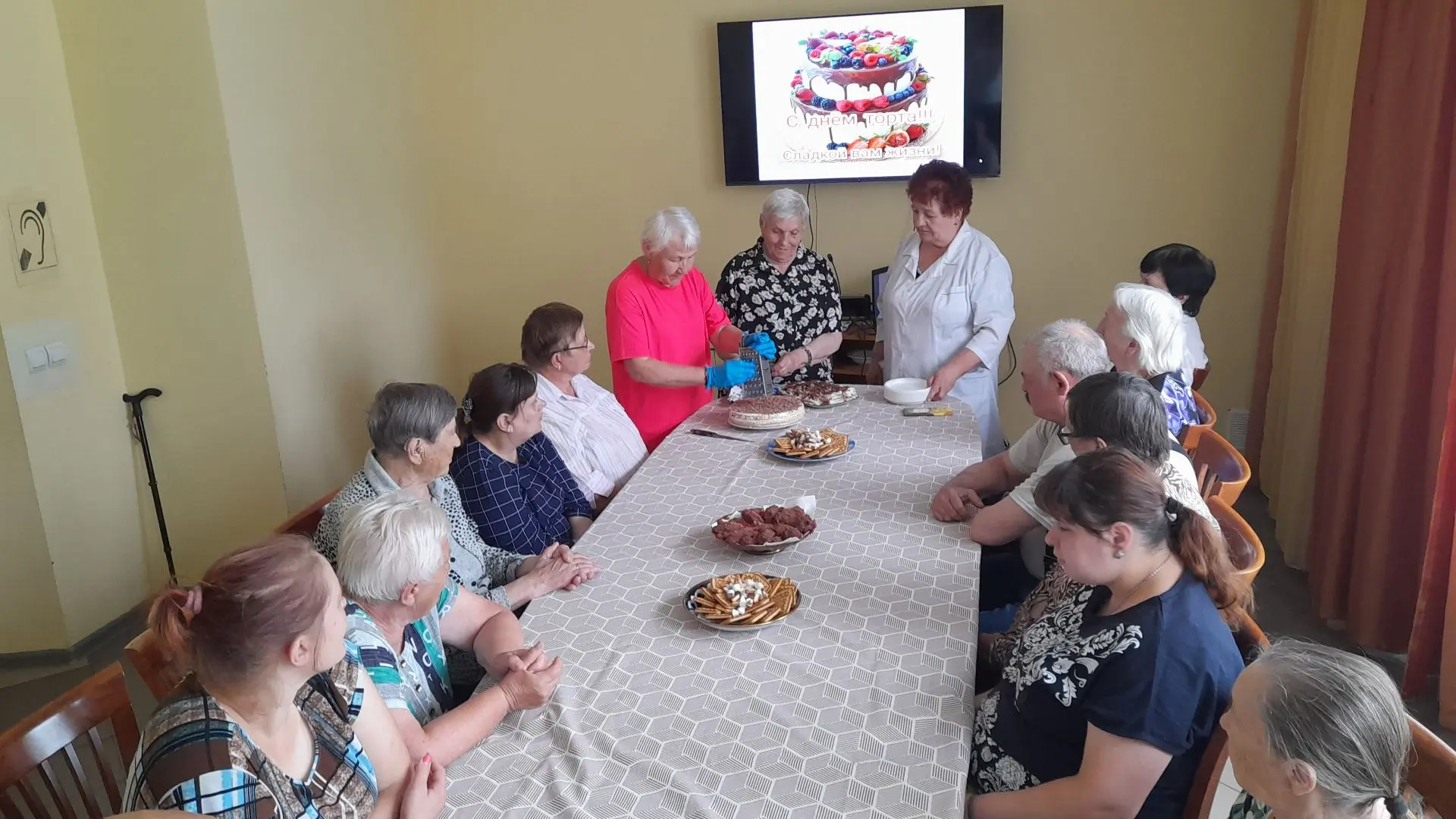 В полустационарном социально-реабилитационном  отделении (г.Богородицк) отметили Международный День 
