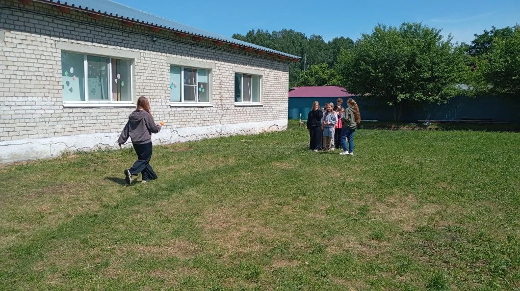 🌍 Один мир — одна страна! Фестиваль народных игр «Русское раздолье» в нашем лагере!