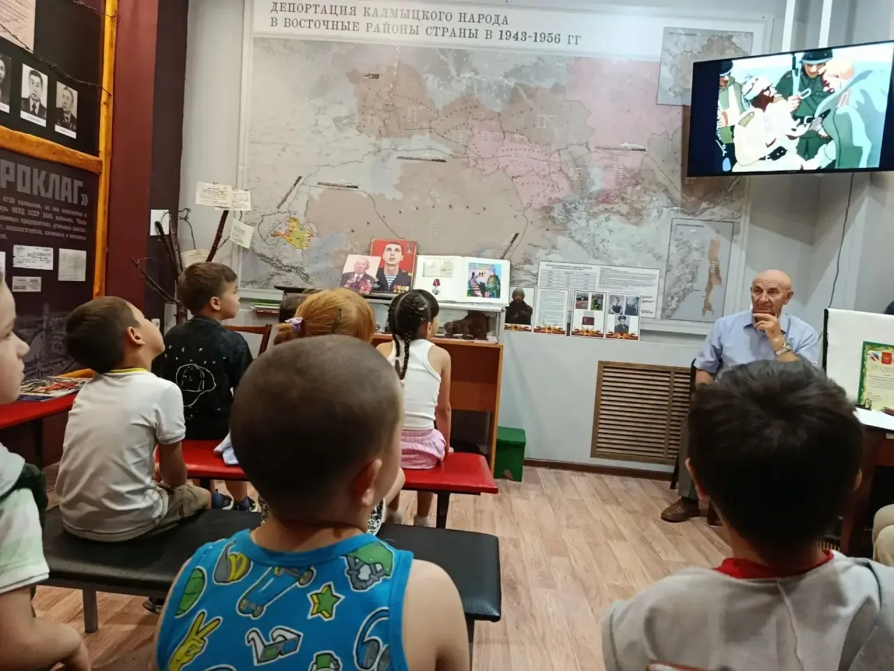 «Путешествие в прошлое: старшая группа посетила городской музей накануне Дня памяти 22 июня»
Цель эк