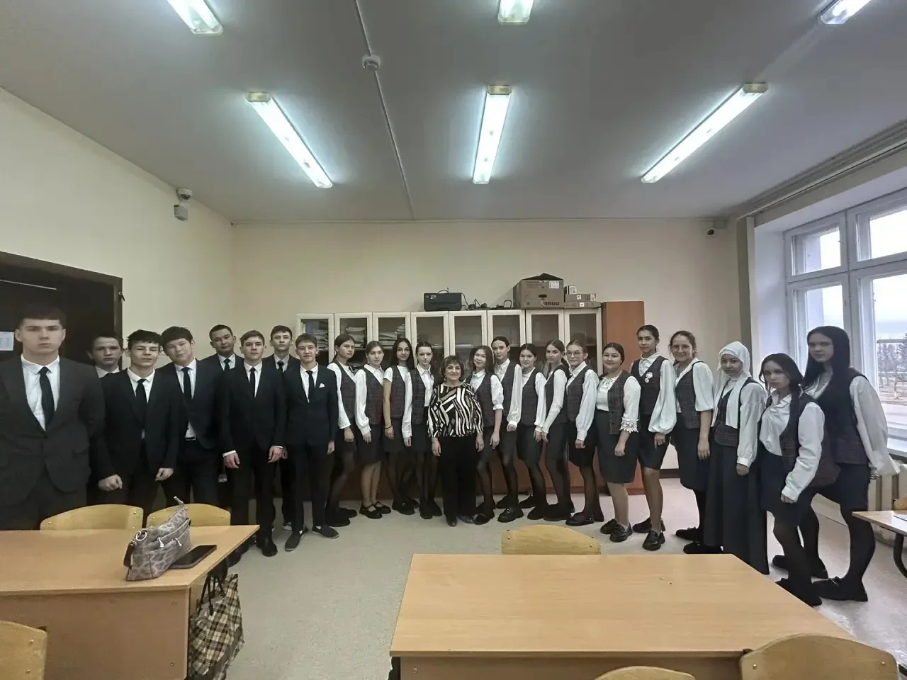 Сегодня в нашем 9б классе прошел особенный урок! К нам в гости заглянула Давлетова Лениза Маликовна,