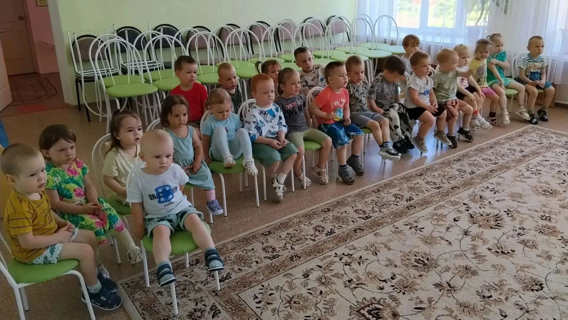 Кукольный спектакль "День рождения Зайки" в группе "Малинка"