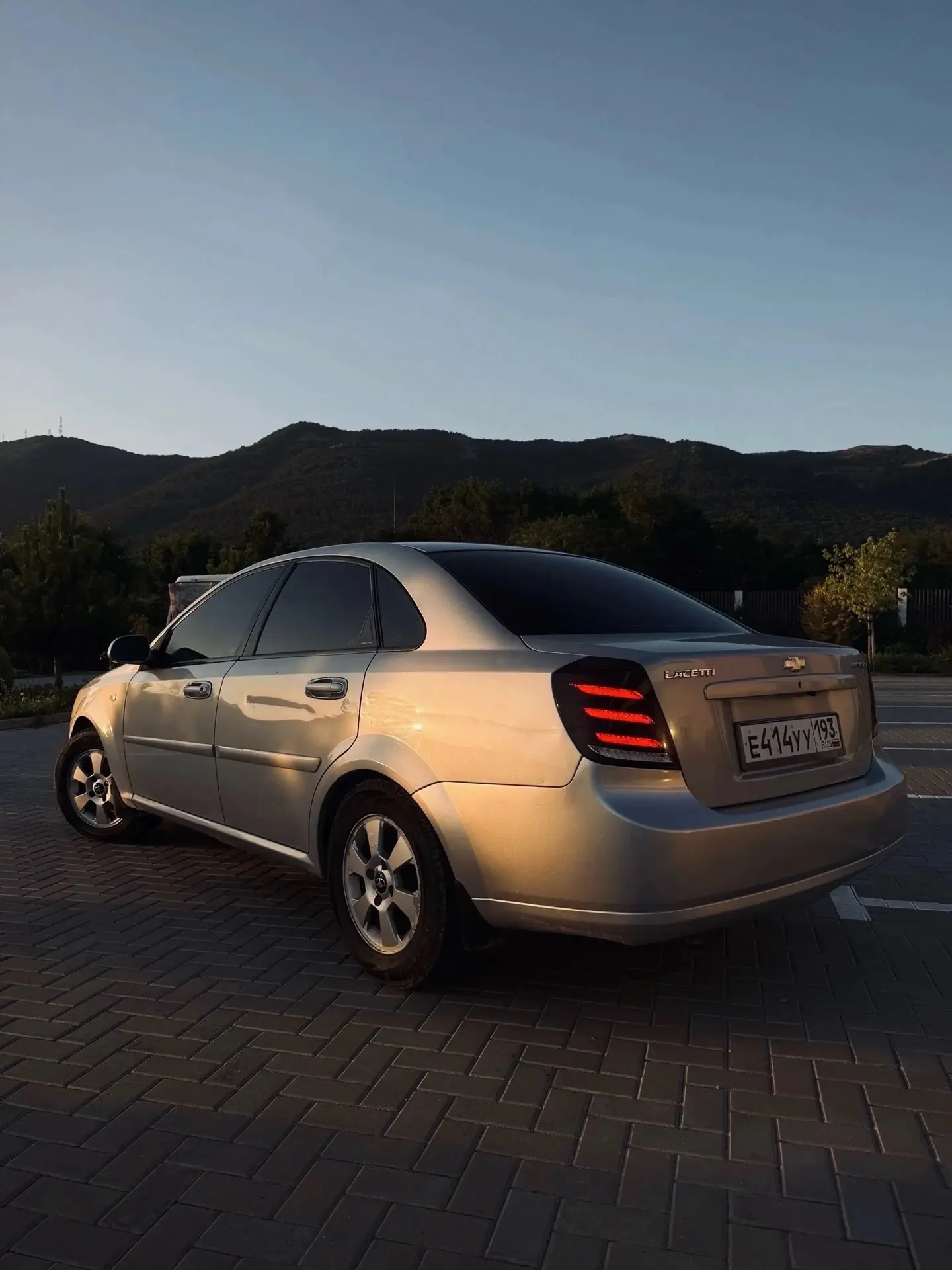 продаю Chevrolet lacetti автомат в максимальной комплектации. Я собственница, документы...