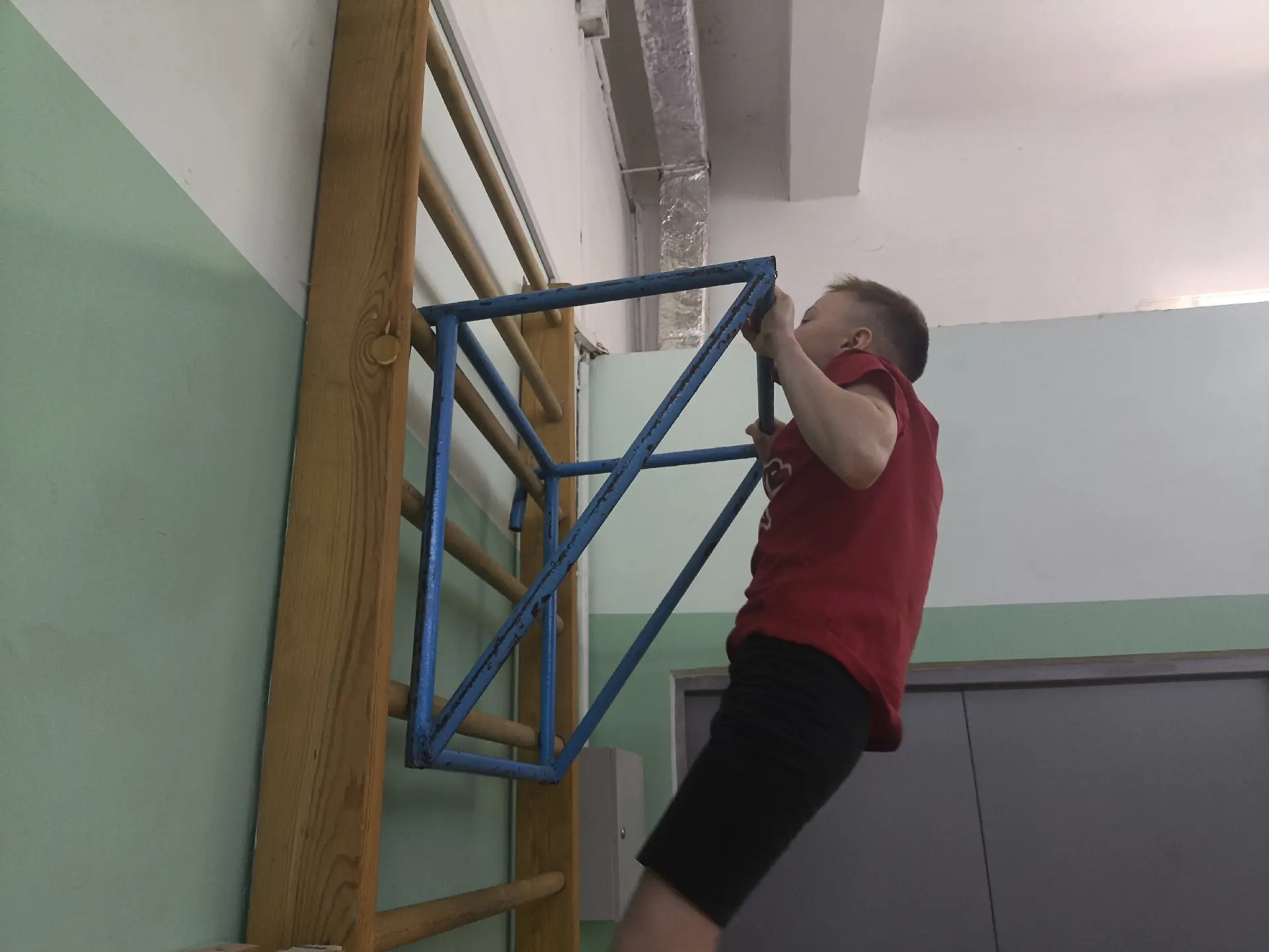 В нашей школе проходило троеборье среди кадетов, на базе нашей школы. В этих соревнованиях принимали