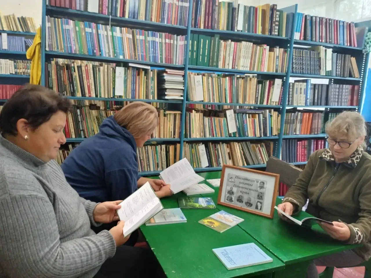 В рамках недели Пензенского писателя в Орловской библиотеке прошёл час поэзии "Писатели...