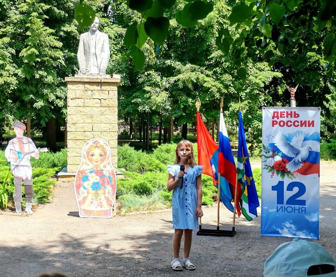 В преддверии Дня России библиотекари Центральной библиотеки и Детская школа искусств организовали и 