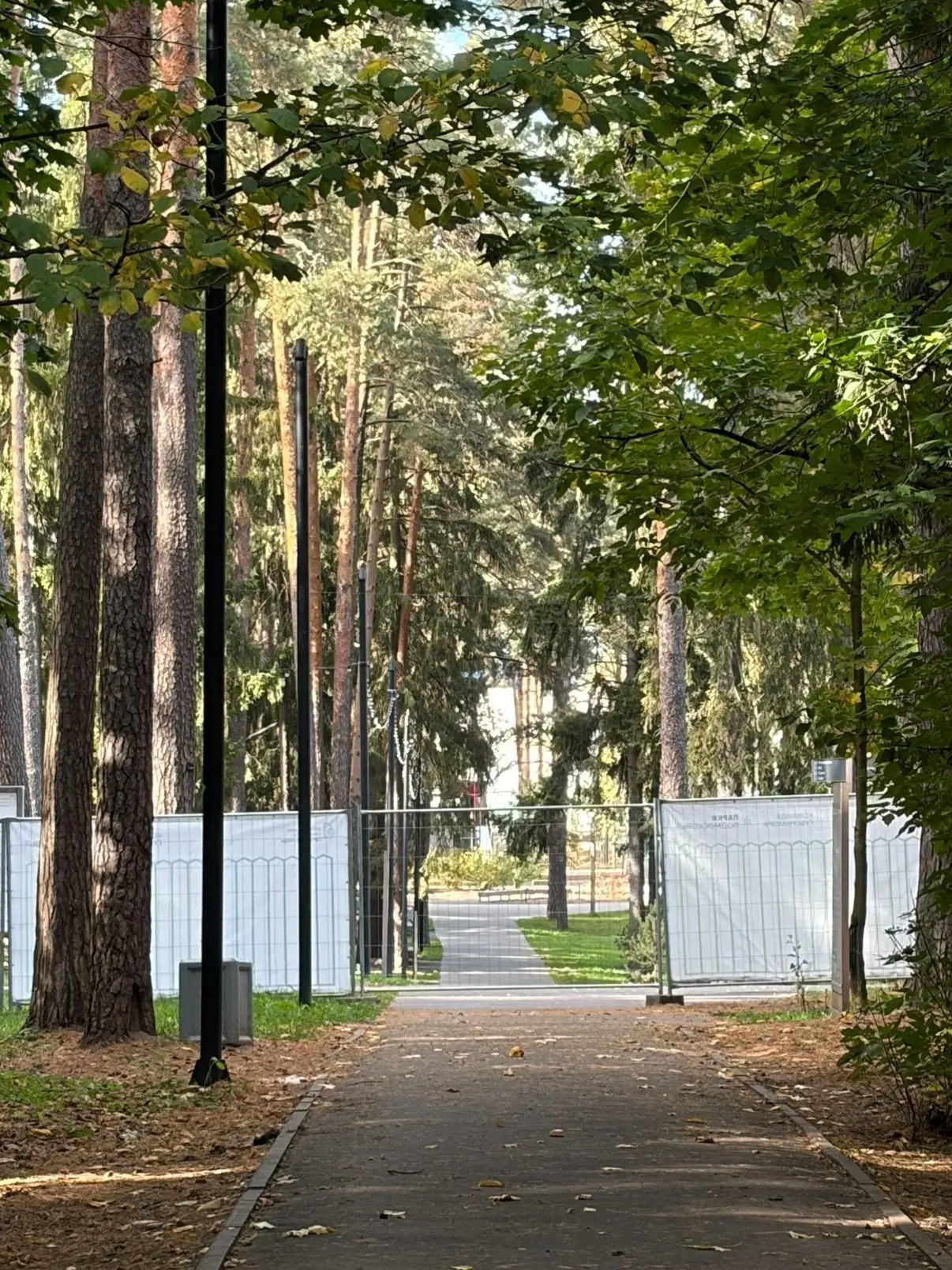 Вход в Жуковский парк со стороны Цаговского леса закрыли.