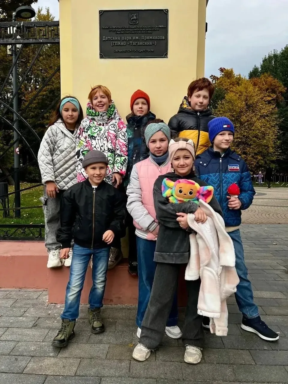🏆 Команда 4 «Г» — победители олимпиады «Музеи‑парки‑усадьбы» этого года!  Ребята посетили 8 удивител