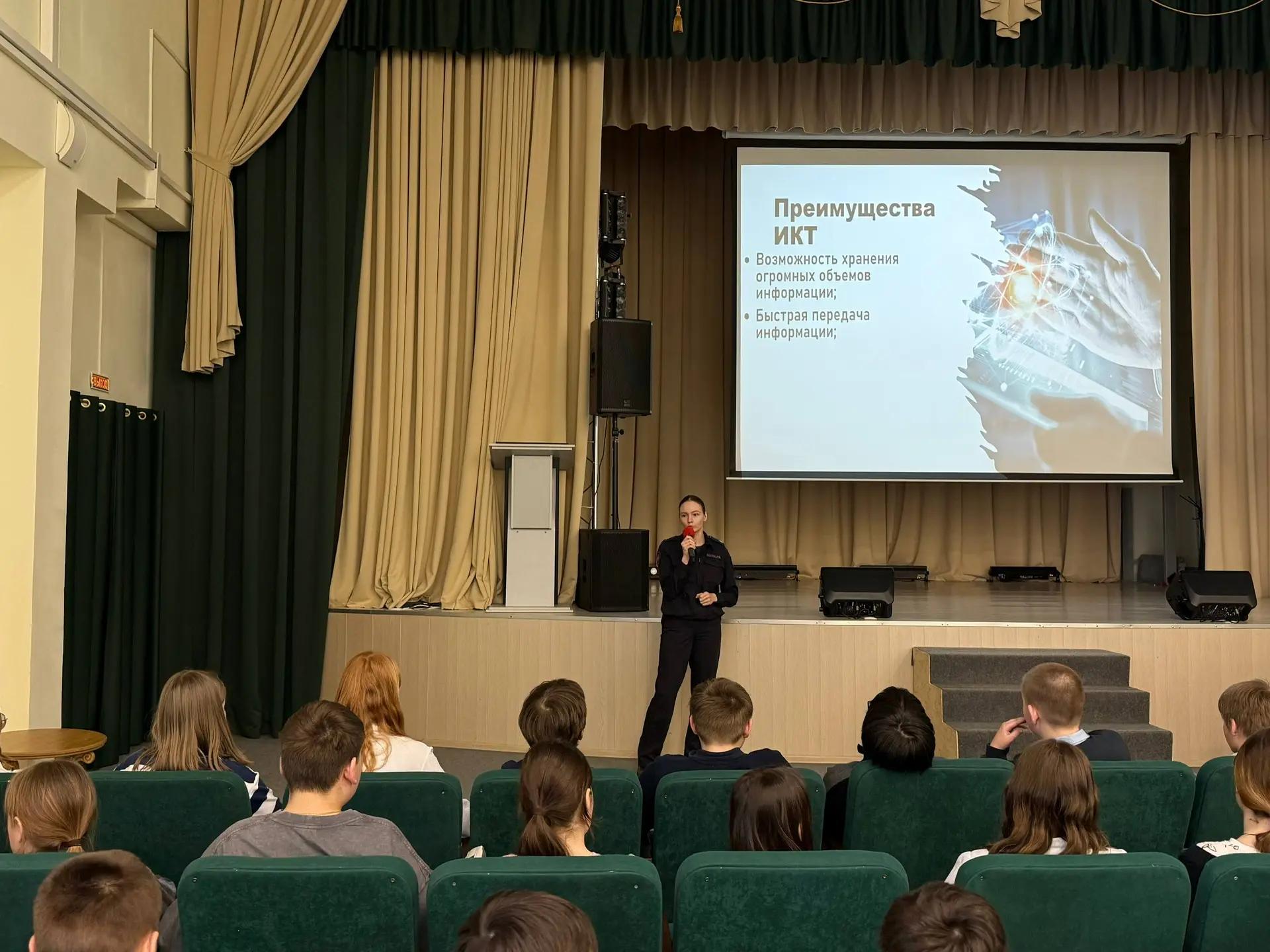 🫡 Диалог о безопасности в реальном и цифровом мире  24 февраля в нашей школе курсанты Рязанского фил