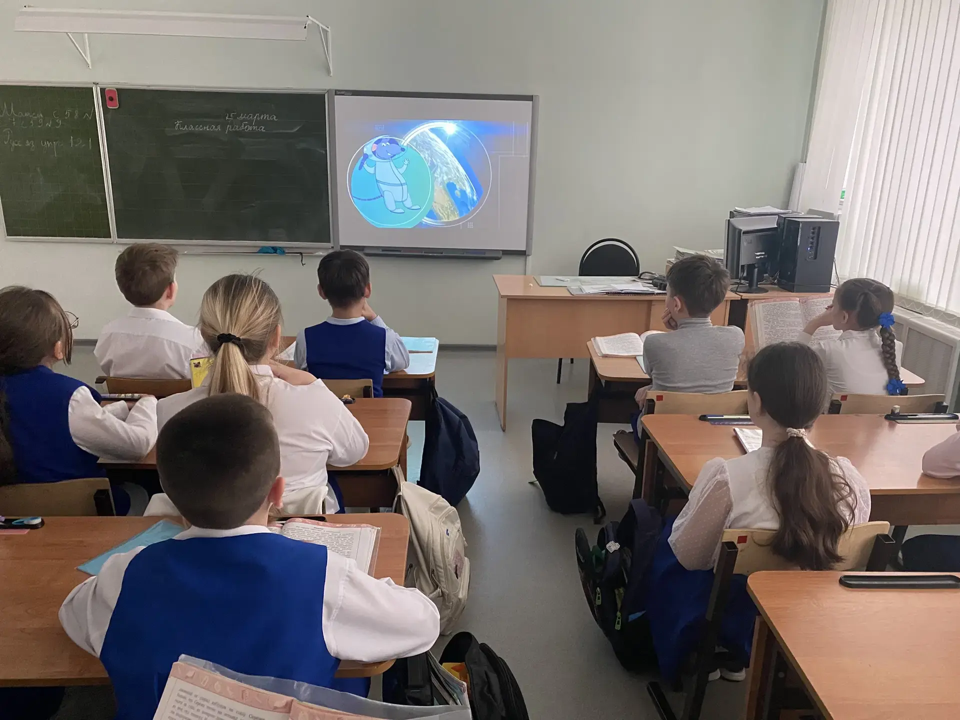 🌍 Зелёная школа: учимся беречь наш дом! 🌱 В нашей начальной школе активно внедряются эко-уроки по ма