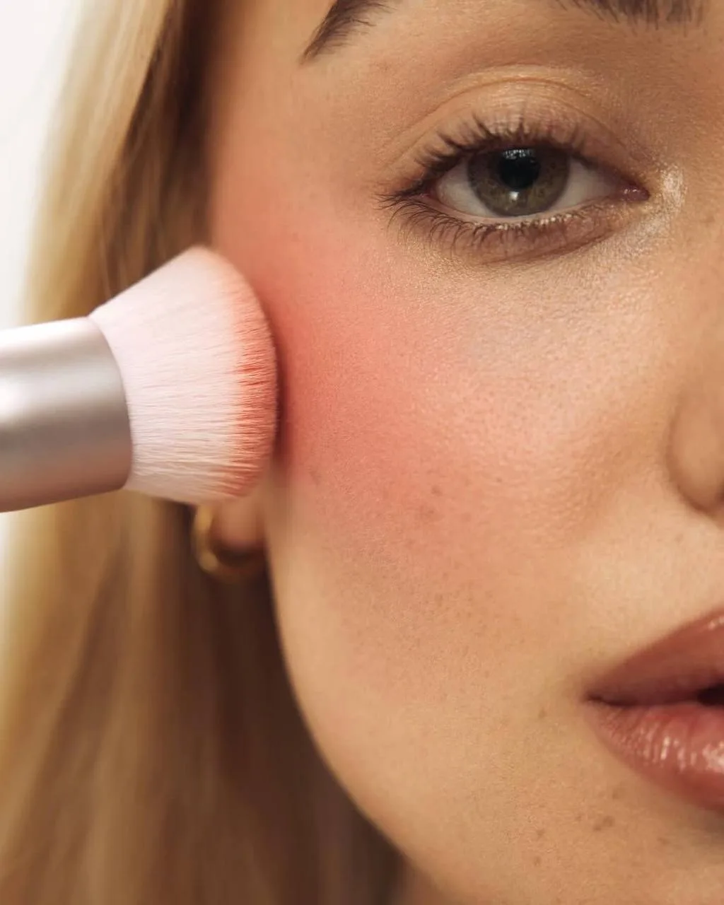 Твой макияж на каждый день💄

Знаю, ты хочешь выглядеть свежо каждый день, но не хочешь тратить на э