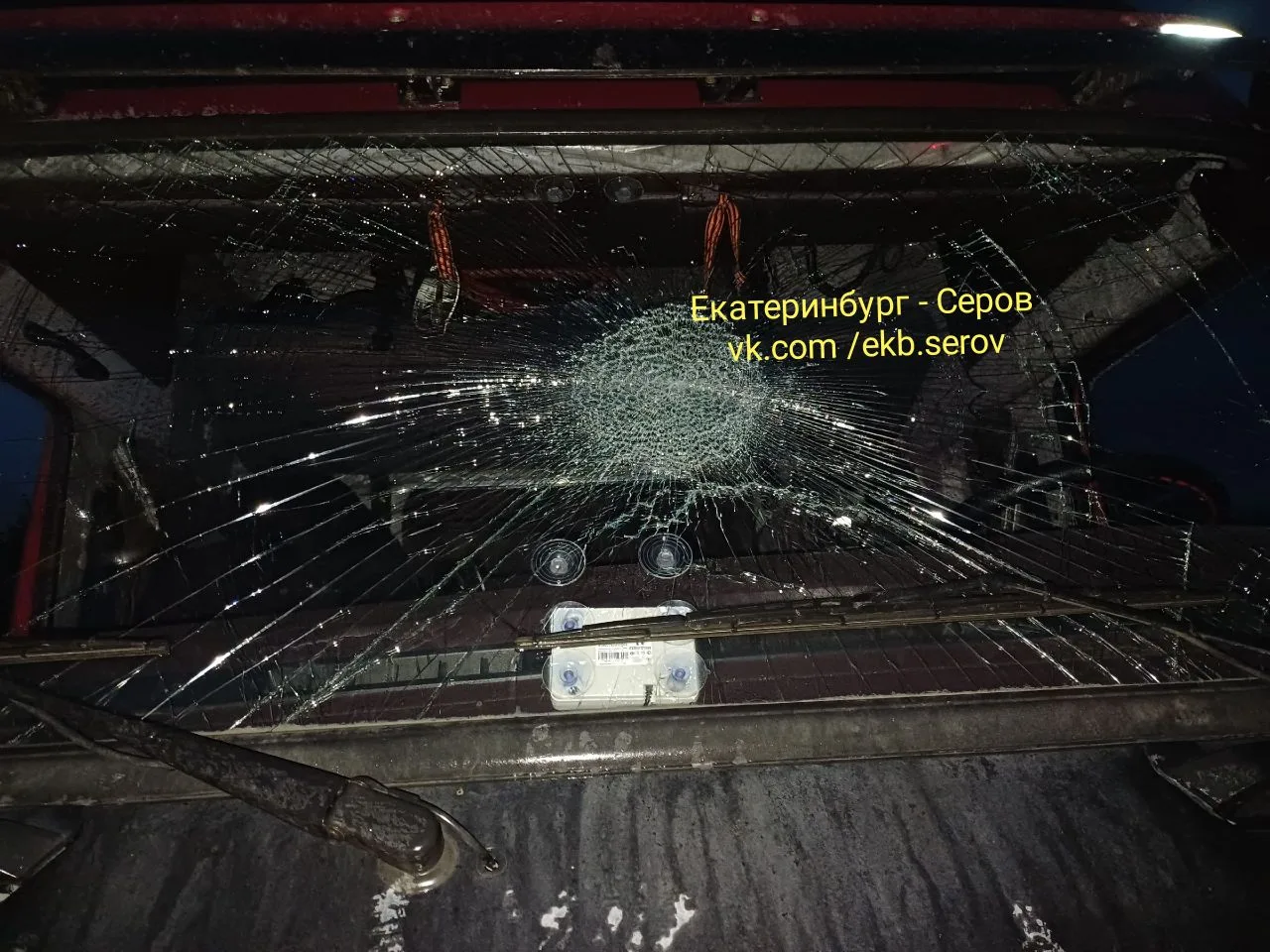 Водители, проезжающие по Серовскому тракту в районе поселка Евстюниха под Нижним Тагилом, жалуются н
