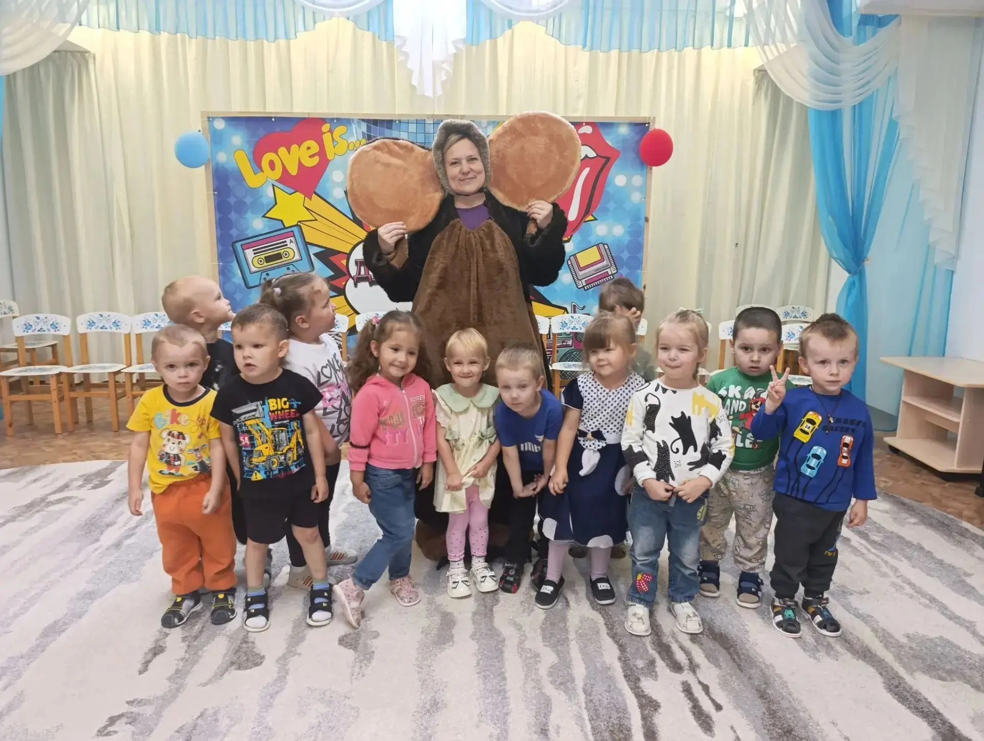 Вчера был День рождения у Чебурашки!!! 🎂🎂🎂И сегодня  наш детский сад принимал дорого...