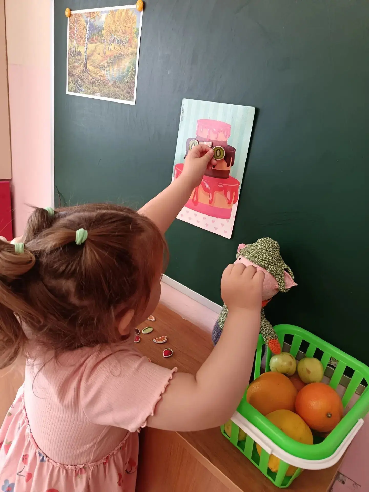 Ознакомление с природой в новом учебном году началось для "Львят" со сбора урожая овоще...