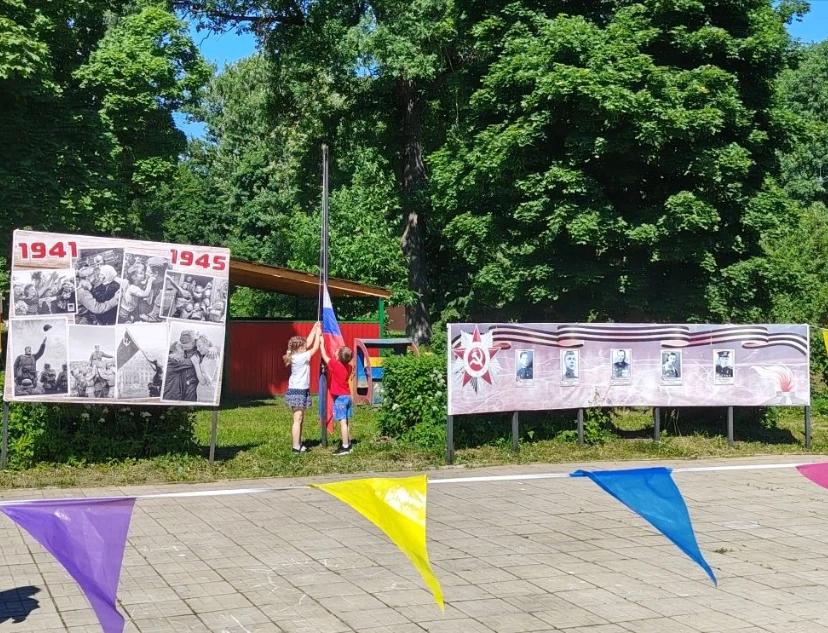 В преддверии Дня России наши воспитанники поучаствовали в празднике! Ребята с гордостью читали стихо