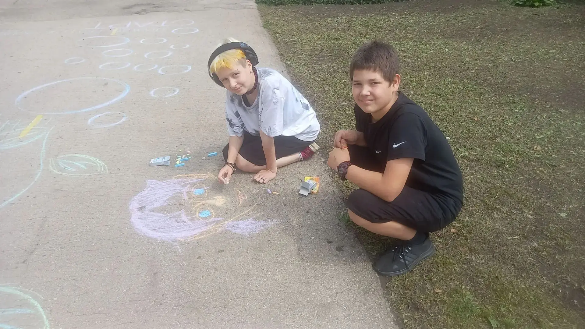☀"Точка, точка, запятая, вышла рожица кривая".☀😊
✨В нашем Центре прошел тематический день, посвящен