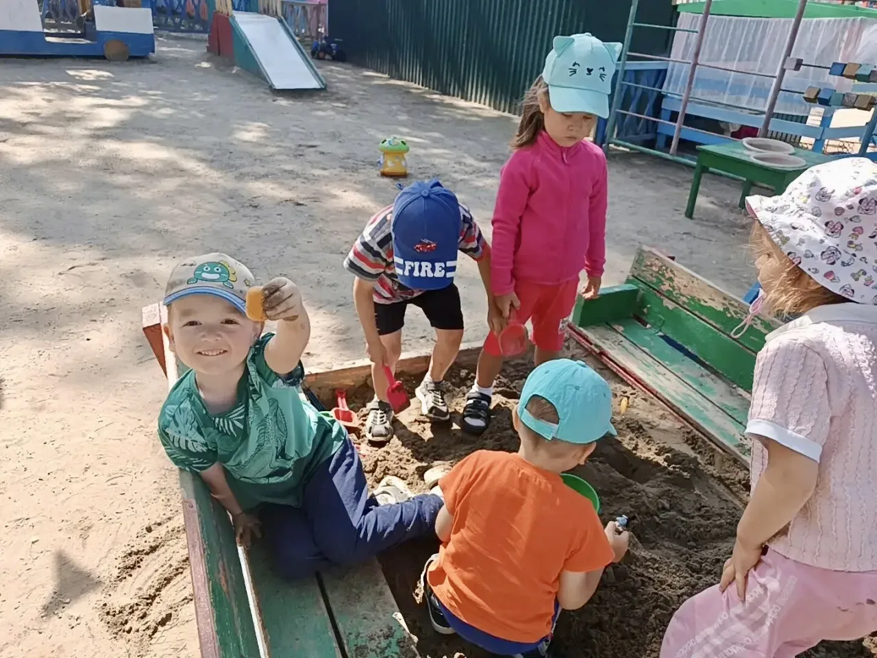 Здравствуйте, уважаемые родители и гости! 🐬

🧸 На прошлой неделе в нашем саду прошёл настоящий «Де